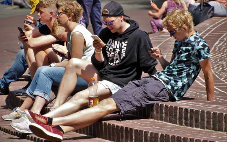 Encuesta: aumentan los consumos culturales hechos desde Smartphones
