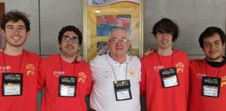 Cordobeses distinguidos en la competencia mundial de programación en China.