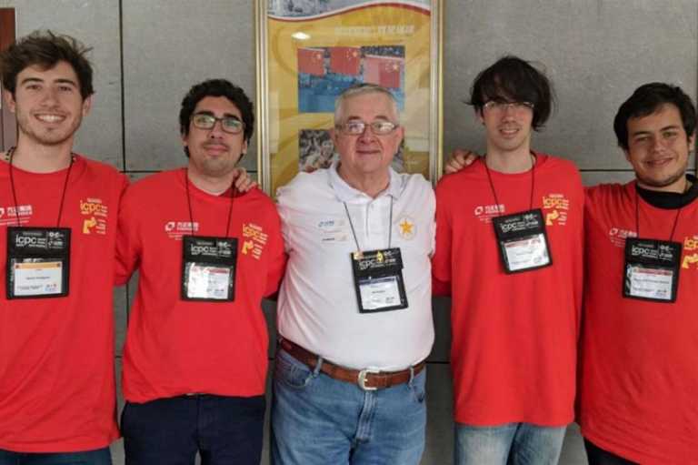 Cordobeses distinguidos en la competencia mundial de programación en China.