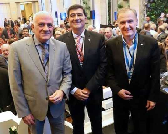El nuevo presidente de CAME, Gerardo Díaz Beltrán, junto al titular saliente, Fabián Tarrío y al secretario general, José Bereciartúa.