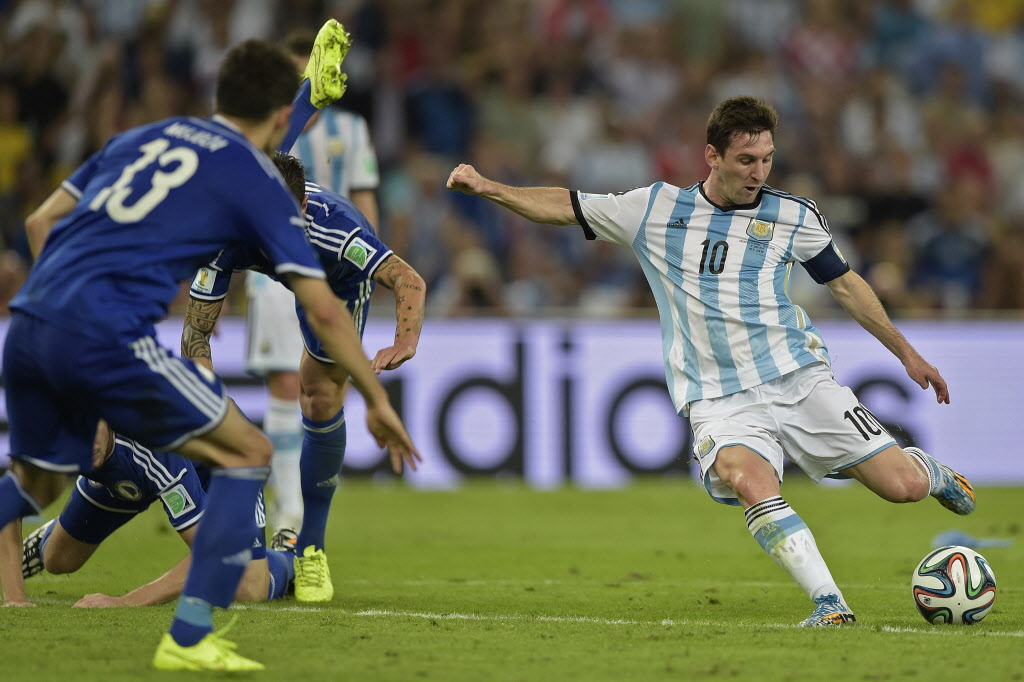 Lionel Messi a punto de convertir un gol.