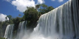 Cataratas del Iguazú y otros destinos nacionales se verán beneficiados por la suba del dólar.