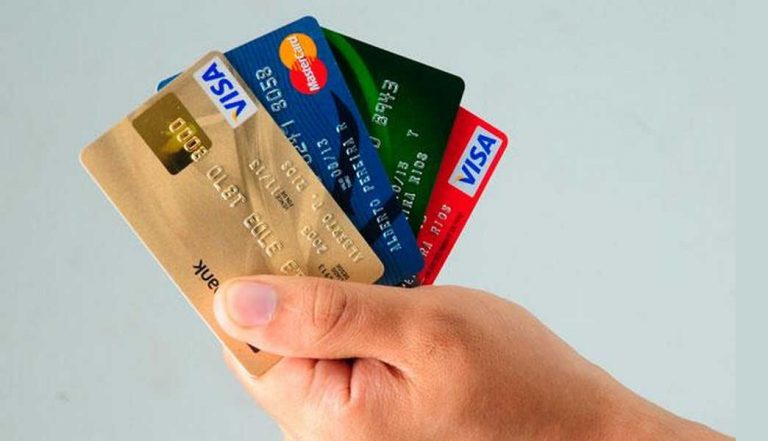 Pagar en cuotas con tarjeta puede triplicar el precio