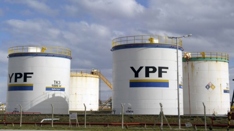 YPF estudia locaciones en Buenos Aires y Río Negro para la producción de GNL