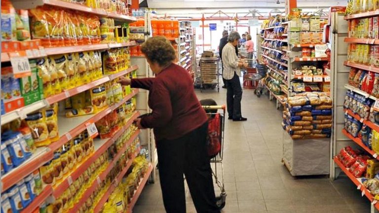 Las ventas en pandemia: crecen en los supermercados; caen, al piso, en los shoppings
