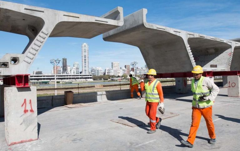 Por donde pasan los recortes de este año: menos inversión en obras y subsidios 