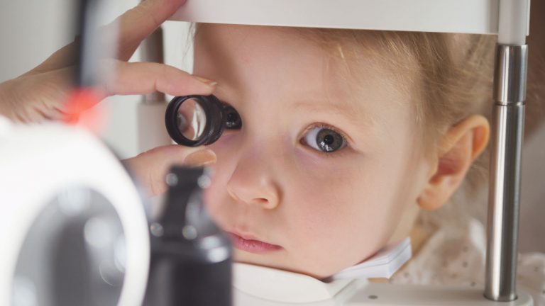 El hospital Garrahan ya aplicó mil veces una terapia de avanzada en niños con cáncer ocular
