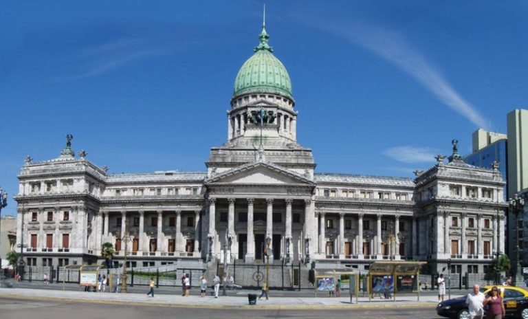 Se mueve el Congreso Nacional: ampliar el «Compre Argentino»; Salario Básico Universal; y vuelve ENARSA