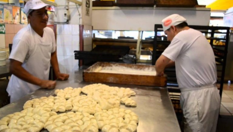 Industriales panaderos boicotean a molinos por «harina dolarizada»