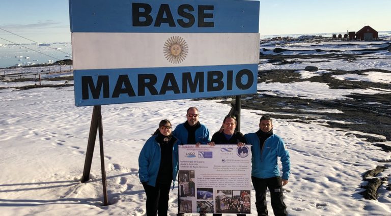 Instalan en la Antártida el primer detector argentino de rayos cósmicos