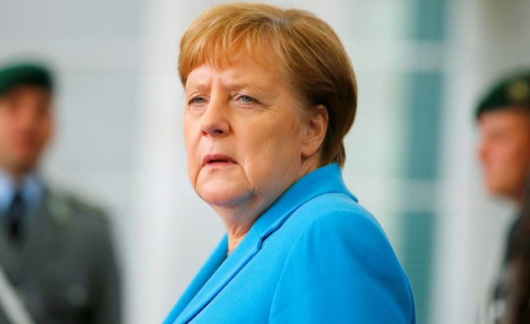 Ángela Merkel pide «quedarse en casa 10 días, si queremos ver a los abuelos en Navidad»