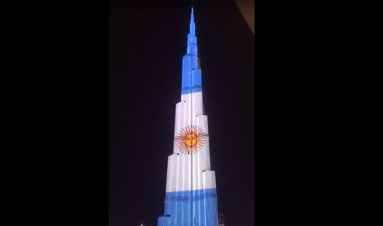 La Bandera Argentina, en el Burj Khalifa