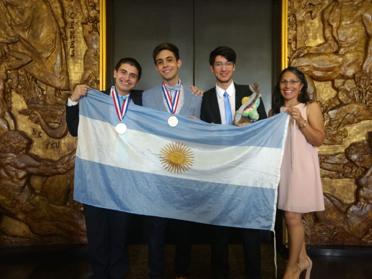 El equipo argentino en las Olimpíadas Internacionales de Química, 1 de oro y 1 de bronce