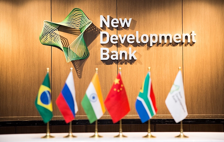 El "banco de los BRICS" se aparta del dólar | AgendAR