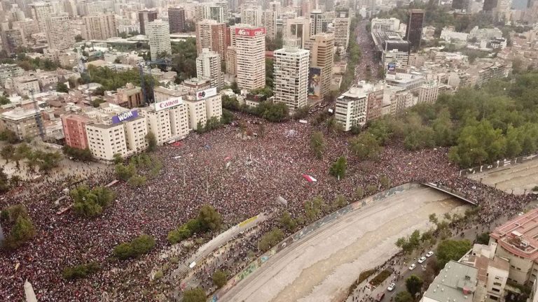 «La marcha más grande de la historia de Chile»