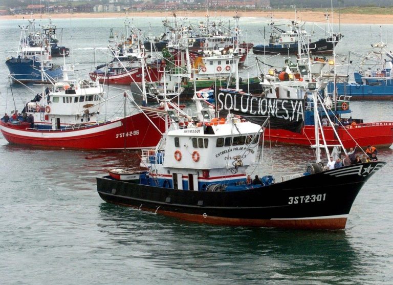 «Macri avala la depredación de los pesqueros gallegos en el mar argentino»