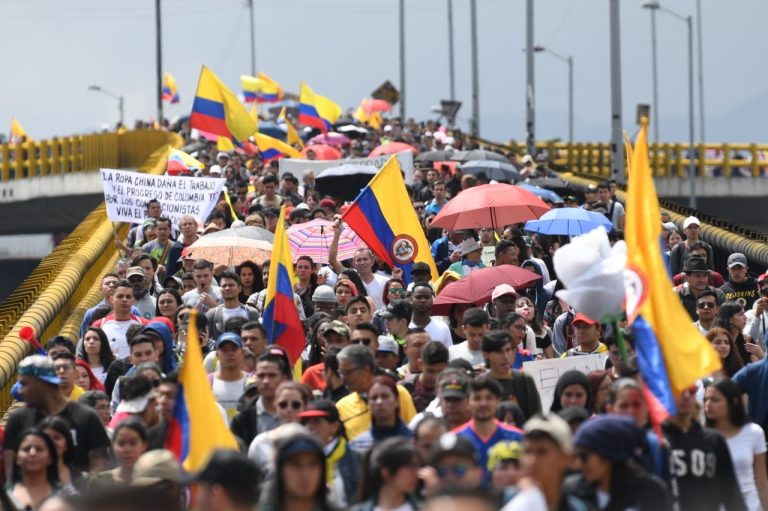 Las protestas masivas llegaron a Colombia. Motivos