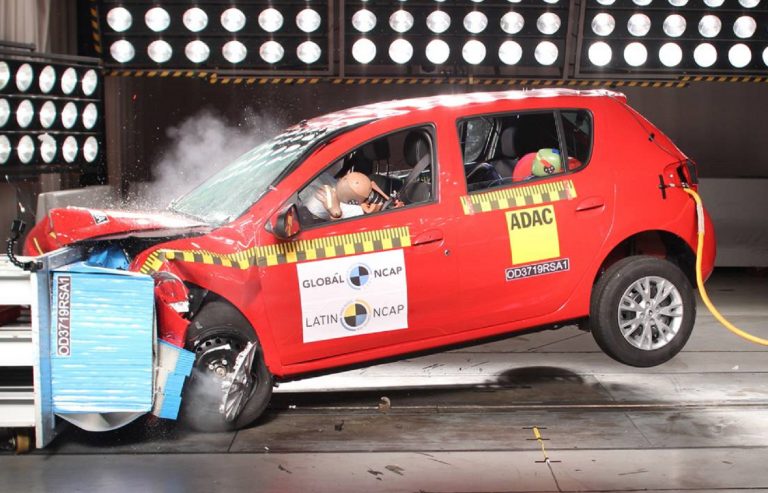 Denuncian falla de seguridad: Renault usa en el Mercosur airbags más chicos