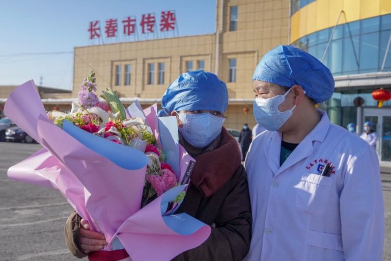 Científicos chinos y estadounidenses colaboran en una vacuna contra el coronavirus