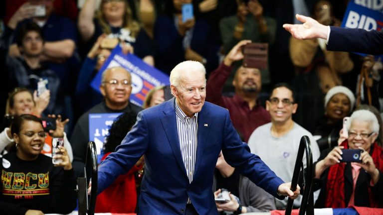 Biden logra su primer triunfo en las primarias Demócratas. Competirá con Bernie Sanders