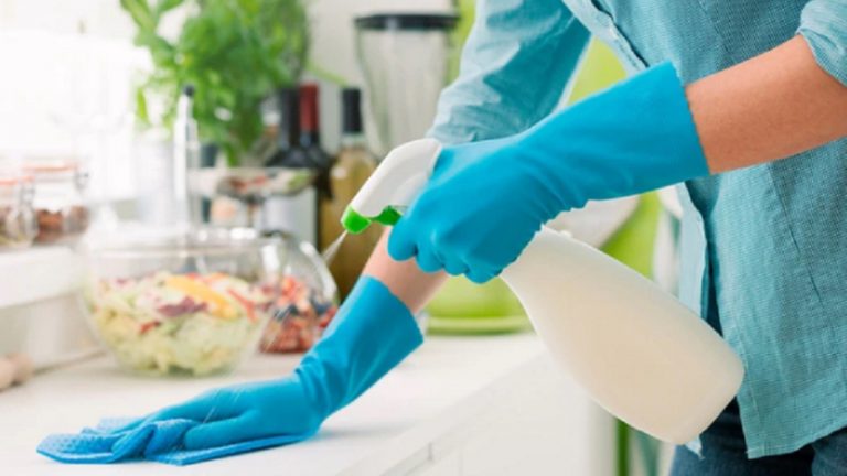 Recomendaciones de especialistas para desinfectar superficies y alimentos