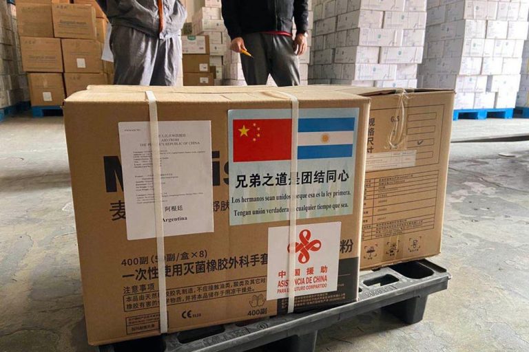 ¿Testeo masivo con ayuda humanitaria china?