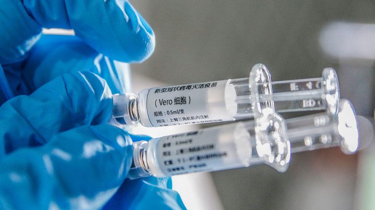 La carrera de las vacunas COVID-19 tiene una nueva competidora