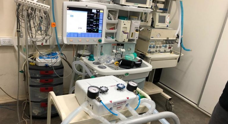 En la Facultad de Ingeniería diseñaron un dispositivo: permite que dos pacientes usen el mismo respirador