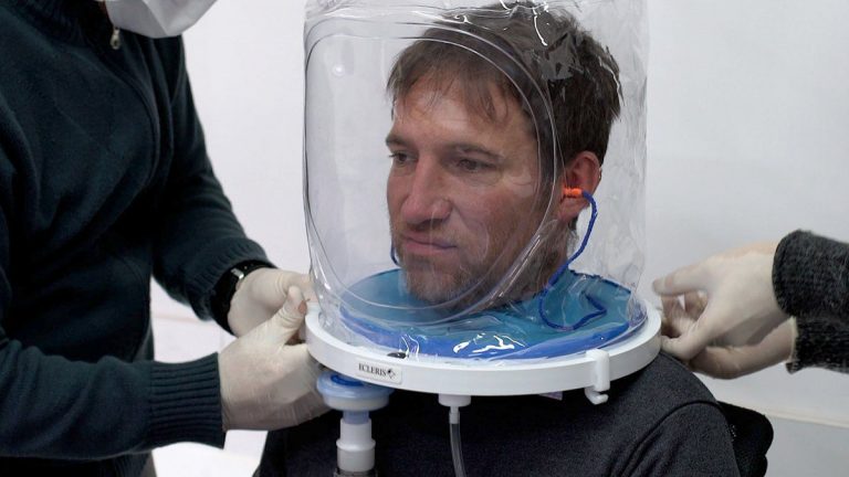 Una empresa argentina diseñó un casco que puede evitar la necesidad de los respiradores