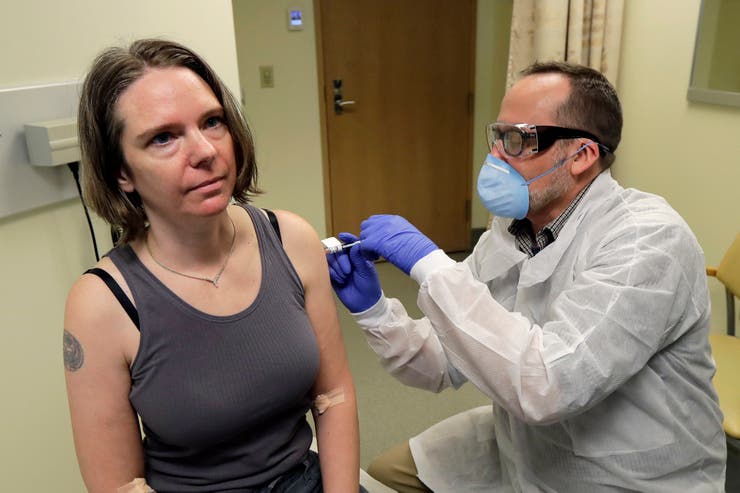 La OMS analiza la inoculación de covid a personas sanas para acelerar los ensayos de vacunas