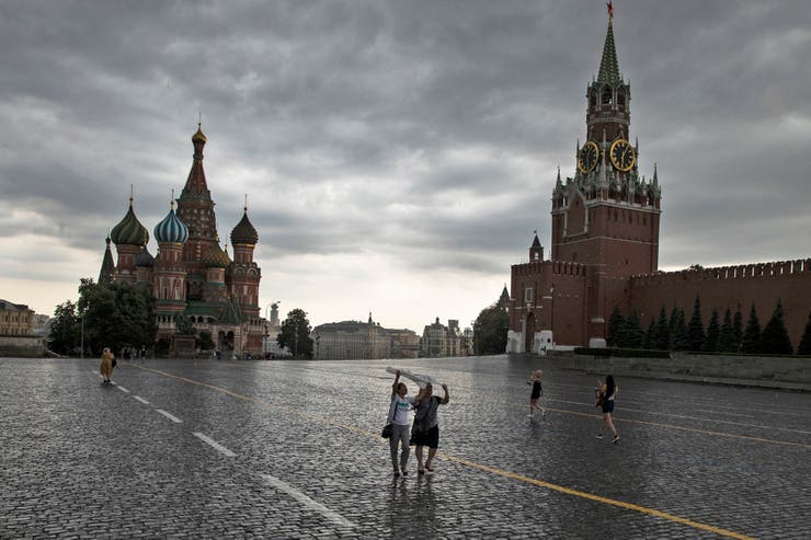 Rusia anuncia una vacunación masiva para octubre. En EE.UU. plantean dudas sobre las pruebas