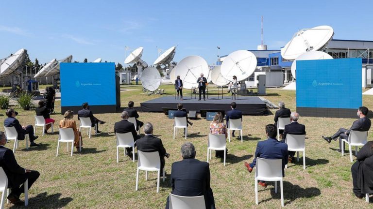 Plan Conectar: satélite, banda ancha y TV digital. Inversión: $ 37.900 millones. Lo llevará a cabo ARSAT