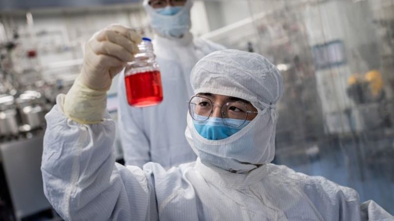 China confía en que su vacuna estará disponible en noviembre