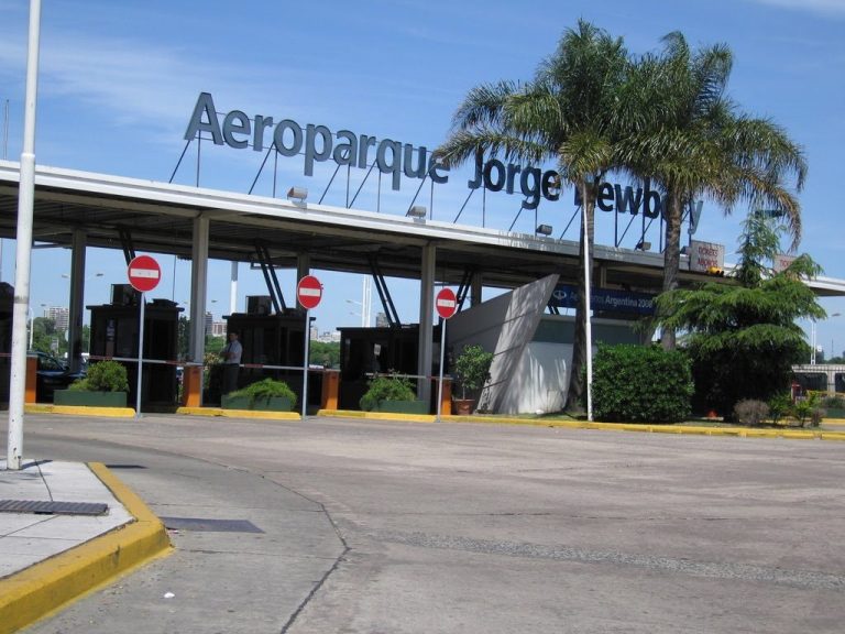 El Aeroparque de Buenos Aires reabrirá recién en febrero