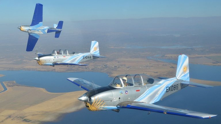 La Fuerza Aérea formó una «Escuadrilla Histórica» con aviones B45 Mentor de más de 50 años