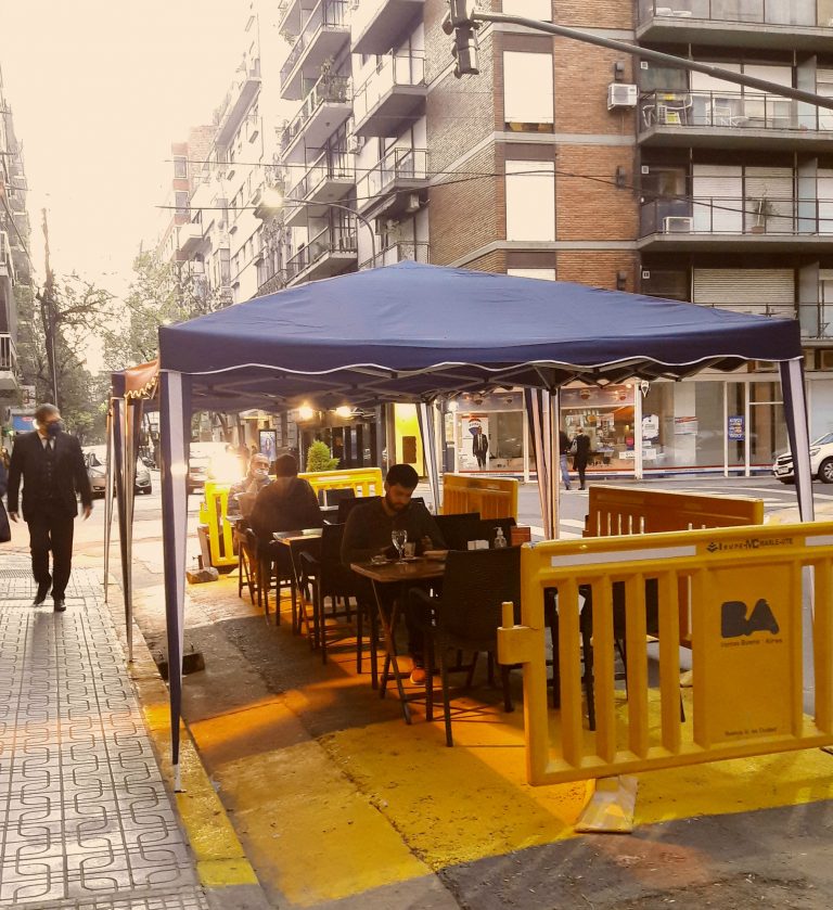 Cierran los cafés de París por el rebrote de Covid-19 ¿Se vienen a Buenos Aires?