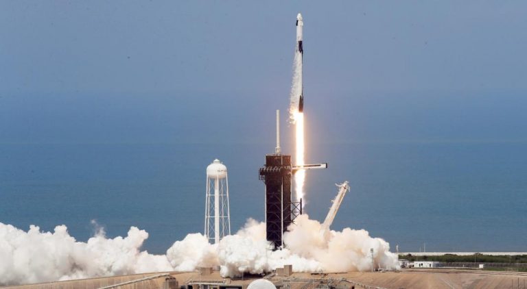 Space X: despegó el primer vuelo espacial privado
