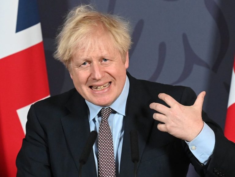 Hospitalidad británica: Boris Johnson planea enviar a Ruanda a los inmigrantes «sin papeles»