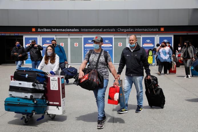 Argentina, al igual que otros países, suspende los vuelos desde y hacia Gran Bretaña