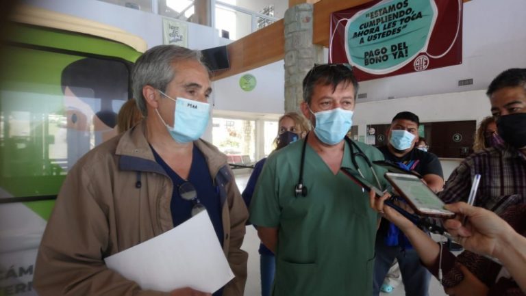 En protesta, ayer renunciaron todos los jefes de área del sistema público de salud de Bariloche