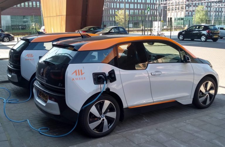 La automotriz BMW invertirá US$ 300 millones para usar litio argentino en las baterías de sus autos