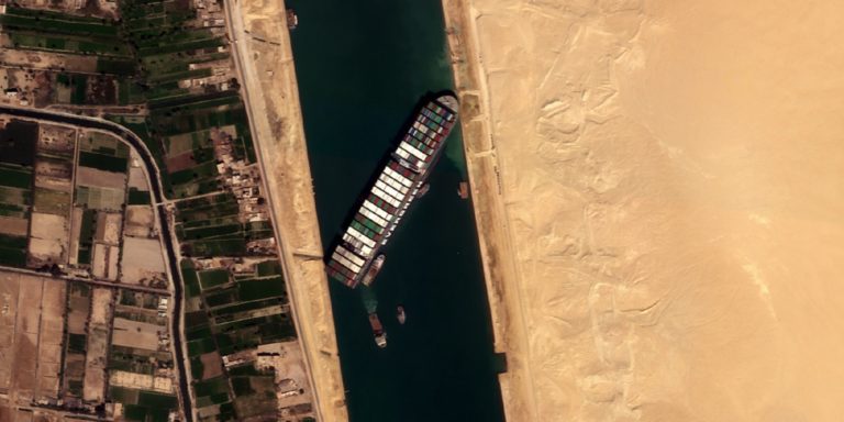 El «Ever Given» fue desencallado. Se reanuda el tráfico por el canal de Suez