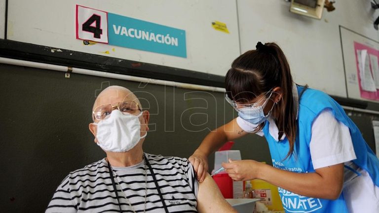 Alberto Fernández recibió en Ezeiza un millón de dosis de Sinopharm. Cómo sigue la vacunación