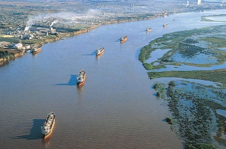 Las posturas sobre la Hidrovía del Paraná. El gobierno prorrogará la concesión