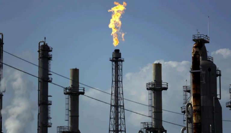 Shell, condenada en una sentencia histórica a reducir sus emisiones a casi la mitad