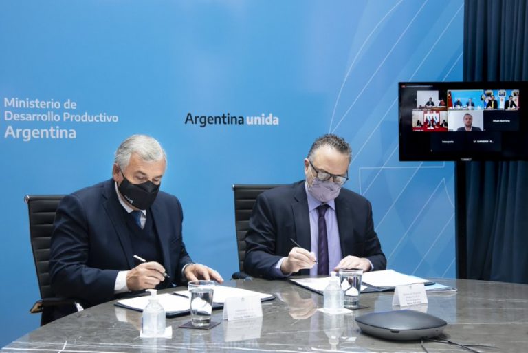 Kulfas y Morales anuncian acuerdo con empresa china para fabricar baterías de litio en Jujuy