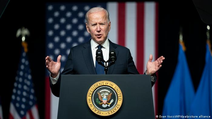 Biden extiende la lista de empresas chinas prohibidas para la inversión estadounidense