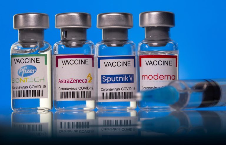 Qué se sabe sobre la combinación de distintas vacunas contra el covid en el mundo