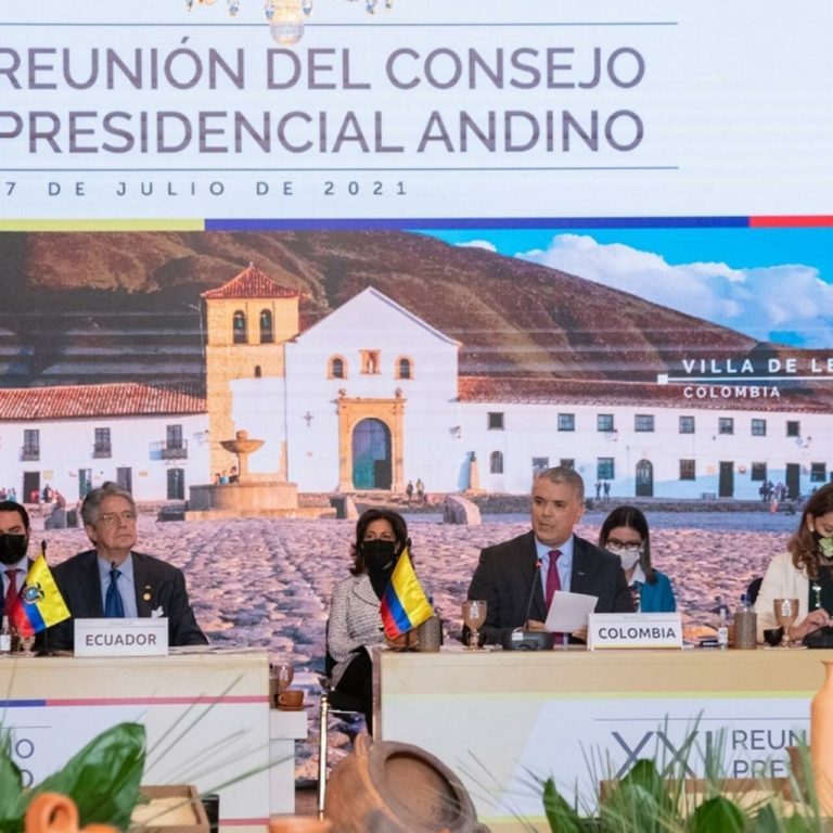 Bolivia, Colombia, Ecuador y Perú firman un acuerdo de libre circulación, residencia y trabajo