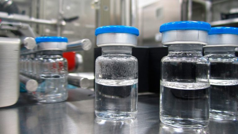 El Instituto Gamaleya, ruso, y el laboratorio Pfizer, de EE.UU., anunciaron que trabajan en desarrollar sus vacunas ante la nueva amenaza